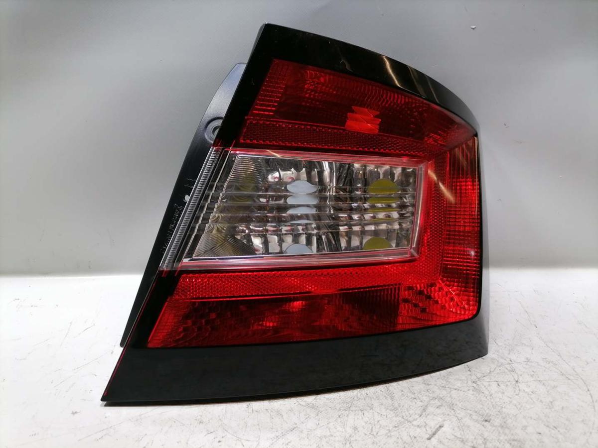 Skoda Fabia 3 original R&uuml;cklicht R&uuml;ckleuchte Schlussleuchte rechts Flie&szlig;heck Bj.2015